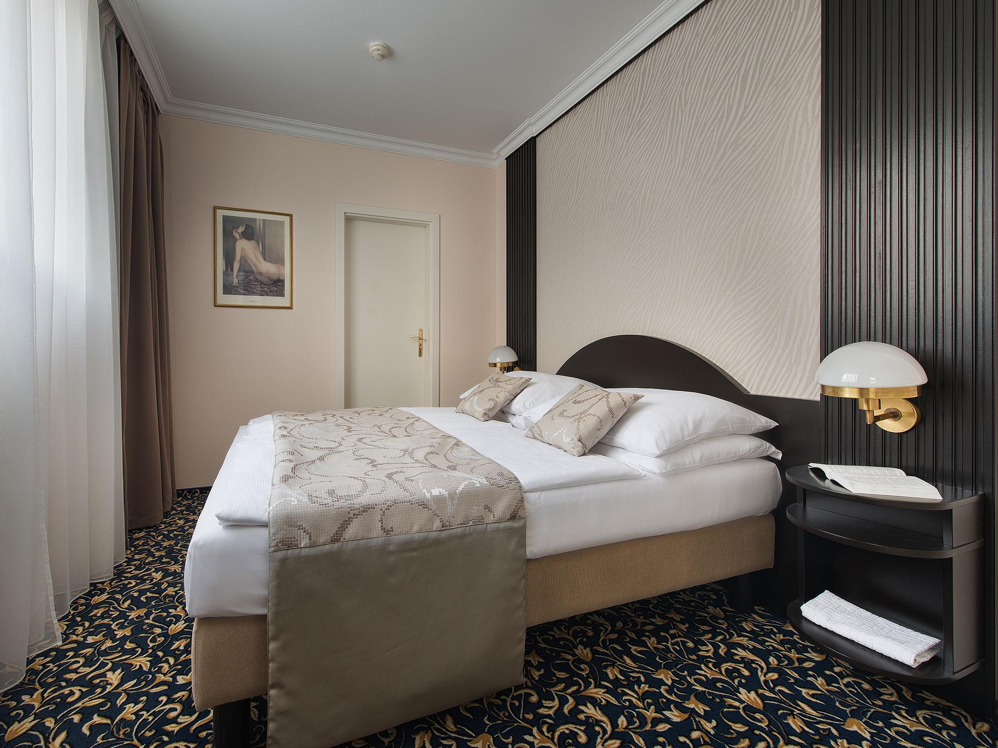 Ea Hotel Royal Esprit Praga Esterno foto